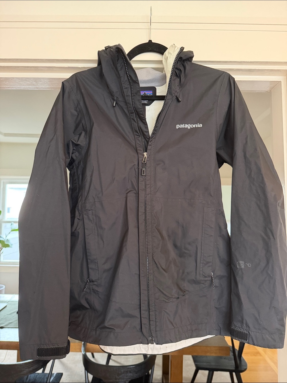 Patagonia Lightweight Hooded Jacket in Black - Small